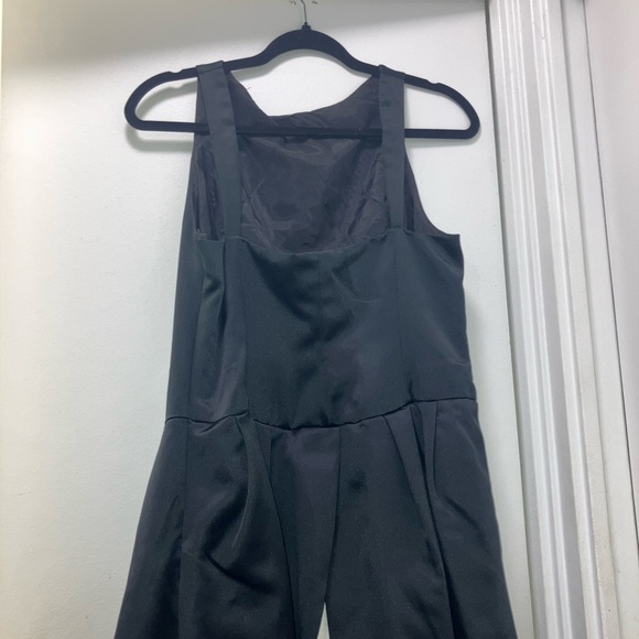 Black Vera Wang Gown, White Back Slit - Picture 4 of 7